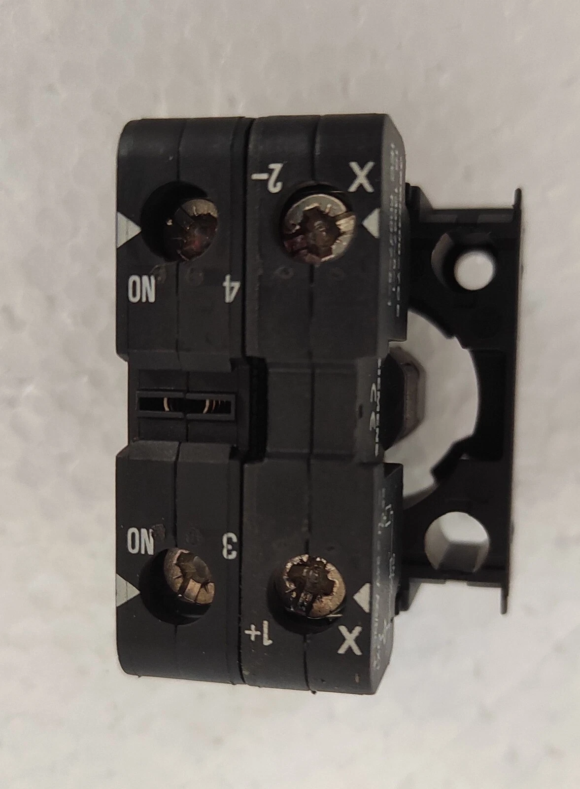 admin/uploads/uploads/SIEMENS 3SB5400-7CE CONTACT BLOCK_1.webp